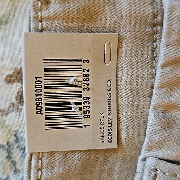 Levi's size 8| W29 L27 khaki - Picture 7 of 10